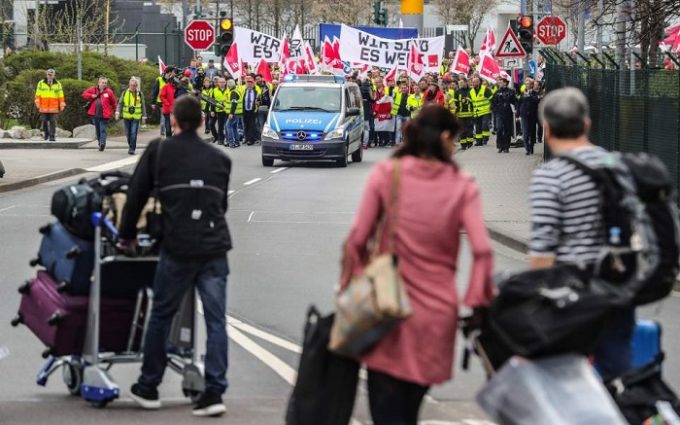 Η Γαλλία παραλύει: Εκτη μέρα απεργίας -Χάος με τα μέσα 