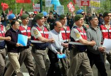 Βαριές καταδίκες από τουρκικό δικαστήριο. 160.000 οι πολιτικοί κρατούμενοι, 50.000 οι προφυλακισμένοι καταδίκες