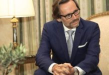 Ο Γερμανός πρέσβης πετάει από χαρά: Tσίπρας – Ζάεφ έγραψαν ιστορία! Πεσκέσι στα γερμανικά συμφέροντα η συμφωνία