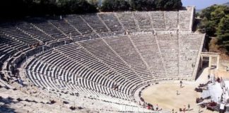 θεσμοφοριάζουσες