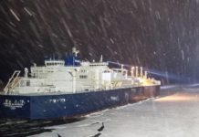 Ένα ολόκληρο στόλο από παγοθραυστικά LNG σκοπεύει να ναυπηγήσει η Ρωσία στόλο