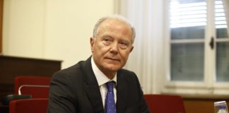 ελλάκτωρ