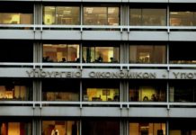 Φαρσοκωμωδία: Προϋπολογισμός 2019 με διπλό σενάριο για συντάξεις προσχέδιο