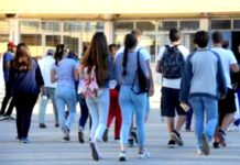 ΛΑΕ: Οι μαθητές να απομονώσουν τις νεοφασιστικές-ακροδεξιές παρεμβάσεις στα σχολεία μαθητές