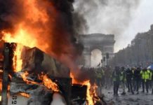 Η γελοιότητα των Times: Βλέπουν «ρωσικό δάκτυλο» πίσω από «κίτρινα γιλέκα»! γελοιότητα