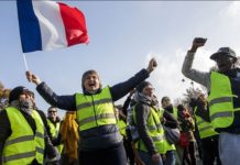 Τρέμουν τα κατεστημένα την εξέγερση των “Κίτρινων γιλέκων”. Τεθωρακισμένα στο Παρίσι εξέγερση