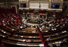 Πρόταση μομφής κατά του Μακρόν από κόμματα της αριστεράς πρόταση μομφής