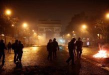 Αδιάλλακτος ο Μακρόν. Μελανσόν: Μακρόν και κεφάλαιο τρέμουν την εξέγερση! μακρόν