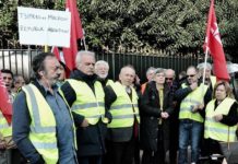 Κίτρινα τα γιλέκα και στην Ελλάδα έξω από τη Γαλλική Πρεσβεία γιλέκα