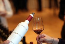 Νίκη οινοποιών και κοινωνικών αντιδράσεων: Καταργείται ο Ειδικός Φόρος στο κρασί φόρος