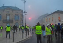 Γαλλία: Άγρια πρωτοφανής καταστολή, πλαστικές σφαίρες και συλλήψεις κατά «κίτρινων γιλέκων» κίτρινα