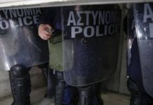 αστυνομικοί χτύπησαν ένα 5χρονο παιδί