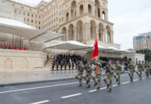 Στρατιωτική παρέλαση στο Μπακού