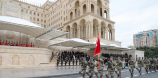 Στρατιωτική παρέλαση στο Μπακού