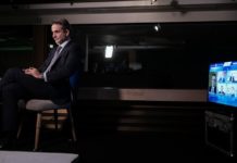 χριστουγεννιάτικο δώρο Μητσοτάκη