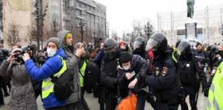 Διαδηλώσεις για προφυλάκιση Ναβάλνι
