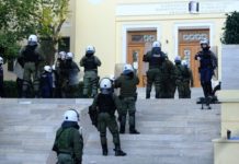 προτείνει κρυφούς αστυνομικούς στα Πανεπιστήμια