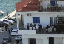 συνωστισμός με Μητσοτάκη στην Ικαρία
