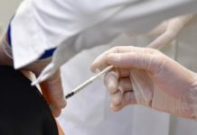Παρέλυσε νοσηλεύτρια ύστερα από τον δεύτερο εμβολιασμό