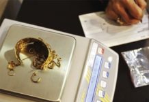 Πίσω από τις πόρτες των ενεχυροδανειστηρίων
