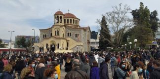 Χιλιάδες πολίτες στους δρόμους