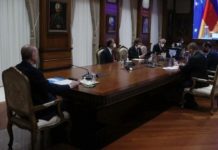 Η Μέρκελ συστήνει «διάλογο» για τα «διαφιλονικούμενα» ζητήματα