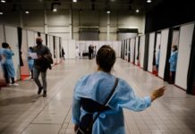 : Εμβολιοπρόσφυγες και εμβολιοτουρίστες