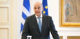 Δένδιας προκαλεί τη Ρωσία