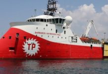Σε ελληνικά χωρικά ύδατα συνοδεία κορβέτας