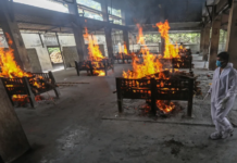 Δεν προλαβαίνουν να κάψουν τους νεκρούς
