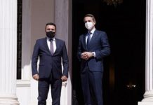μπλοκάρει την είσοδο Σκοπίων στην ΕΕ