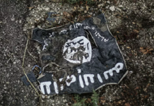 Ενεργοποίησε το γιλέκο αυτοκτονίας του