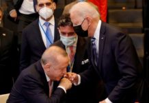 Σάλος στην Τουρκία για τη στάση Ερντογάν