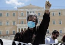 Αριστερά εκτός σκηνής