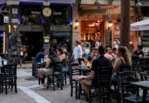 μόνο εμβολιασμένοι στα νυχτερινά κέντρα