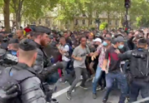 Μεγάλες διαδηλώσεις κατά υποχρεωτικών