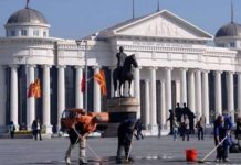 Στα πρόθυρα διάλυσης η χώρα