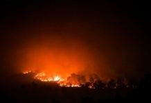 Μαίνεται για 4η μέρα η φωτιά
