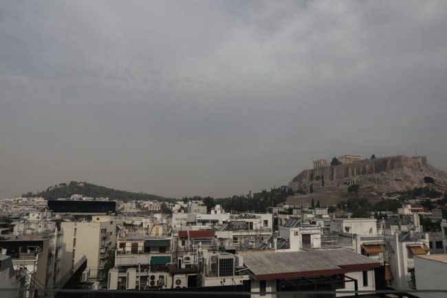 νέφος καπνού πάνω από Αθήνα
