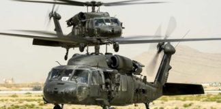 Με αμερικανικά ελικόπτερα Blackhawk