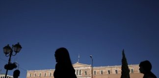 Μείωση των προσλήψεων κατά 17.915