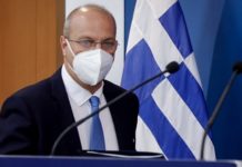 Χαρακτηρίζει κίνδυνο για την κοινωνία τους ανεμβολίαστους