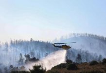ύφεση αλλά συνεχίζονται οι φωτιές