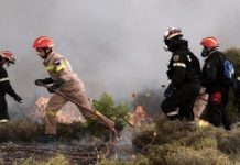 Απεγνωσμένοι οι πυροσβέστες