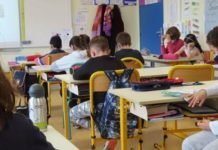 Η Γαλλία καταργεί την μάσκα στο δημοτικό