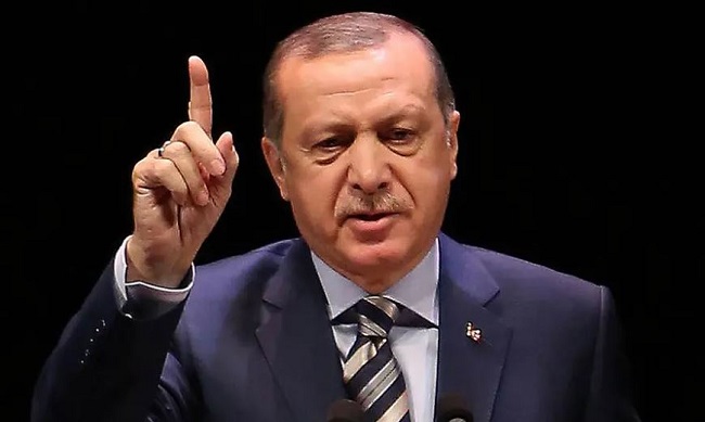 Καταγγέλλει Ερντογάν για φίμωση