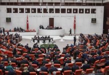 Η τουρκική Βουλή ανανέωσε για 2-χρόνια