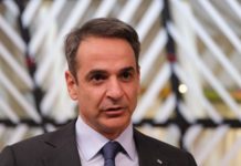«Αφελείς» δηλώσεις Μητσοτάκη