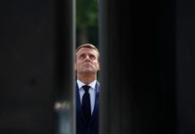 Προδότης και ασημαντότητα