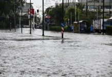 χτυπά την Αττική-Χαλάζι στον Πειραιά